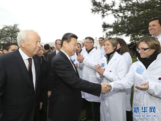 習近平參觀法國梅里埃生物科研中心