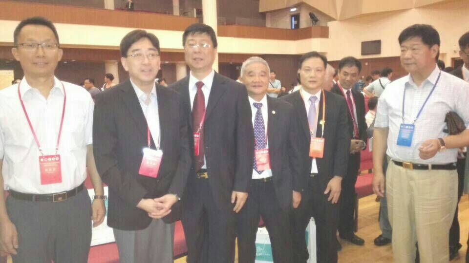 張新民董事長與香港食物與衛生局長高永文